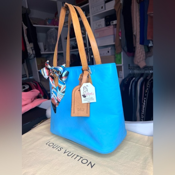 Authentic Louis Vuitton Vernis - Picture 4 of 12